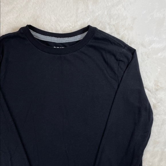 Old Navy Boys Classic Black Long Sleeve Tee - Picture 1 of 4